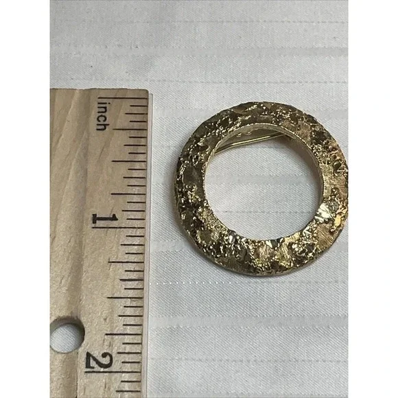 Vintage MAMSELLE Circle Gold Tone Wreath Brooch Pin - Picture 5 of 5